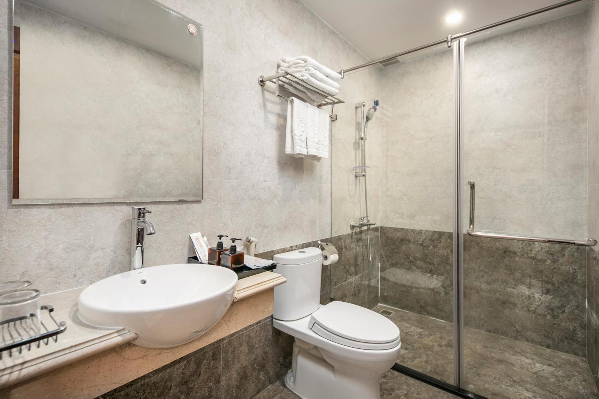 Prague Da Nang Beach Hotel Екстериор снимка